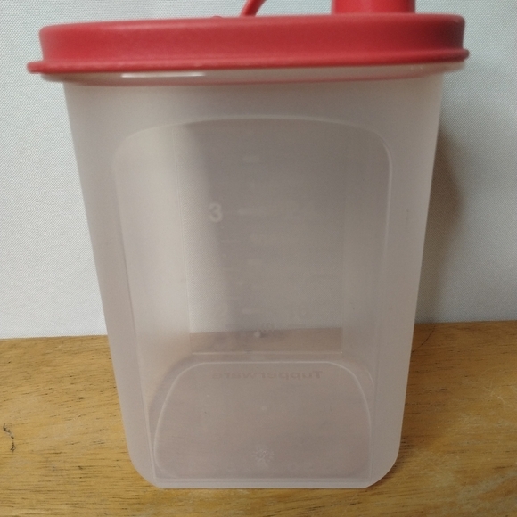 NEW Tupperware Liquid Keeper – Leakproof Storage Container 4 Cup - Picture 2 of 5